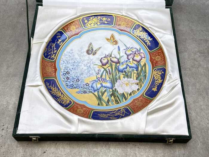 Noritake 1980 yearly plate in presentation box.