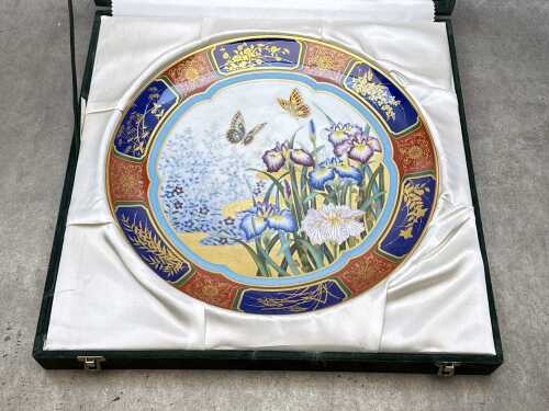 Noritake 1980 yearly plate in presentation box.