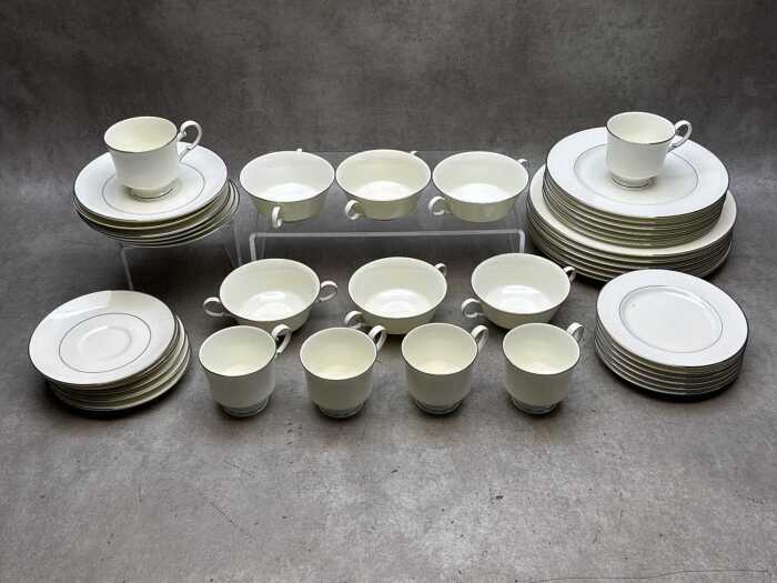 Mikasa 'Bridal Lace' porcelain dinner setting for eight