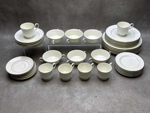 Mikasa 'Bridal Lace' porcelain dinner setting for eight