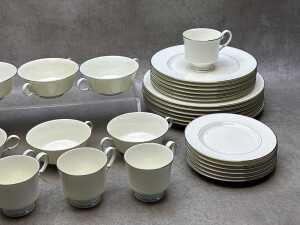 Mikasa 'Bridal Lace' porcelain dinner setting for eight - 3