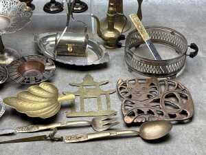 A group of decorative metalware - 5