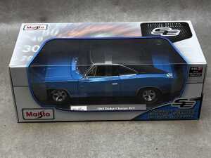 Four Maisto special edition 1:18 scale die-cast - 4