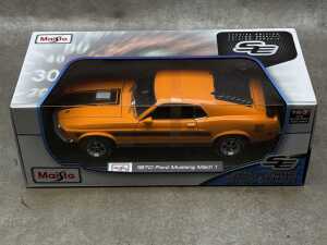 Four Maisto special edition 1:18 scale die-cast - 3