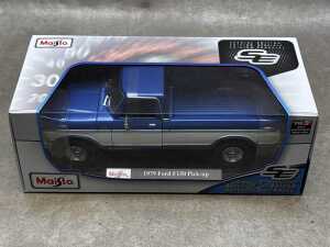 Four Maisto special edition 1:18 scale die-cast - 4
