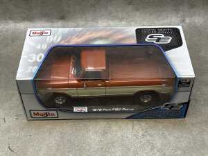 Four Maisto special edition 1:18 scale die-cast - 5