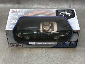 Four Maisto special edition 1:18 scale die-cast - 4