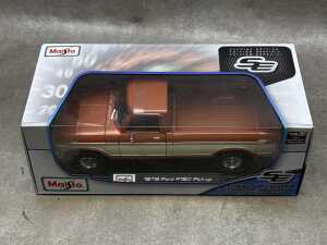 Four Maisto special edition 1:18 scale die-cast - 5