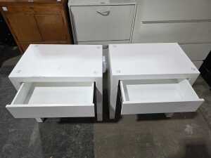 Pair of bedsides tables - 2