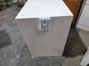 Pair of bedsides tables - 3