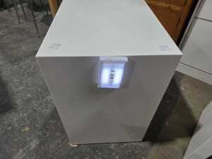 Pair of bedsides tables - 4