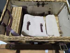 Wicker picnic time picnic set for four in basket hamper with leather straps - 4