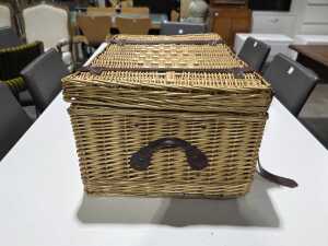 Wicker picnic time picnic set for four in basket hamper with leather straps - 8