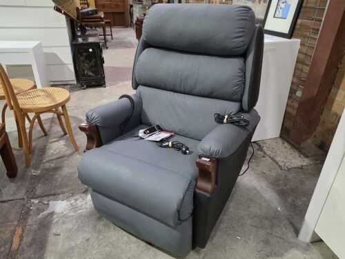 Oscar Furniture recliner lift chair