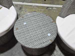 Three-piece outdoor setting - 3
