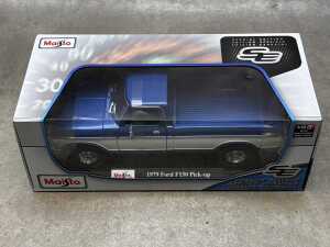 Four Maisto special edition 1:18 scale die-cast - 2