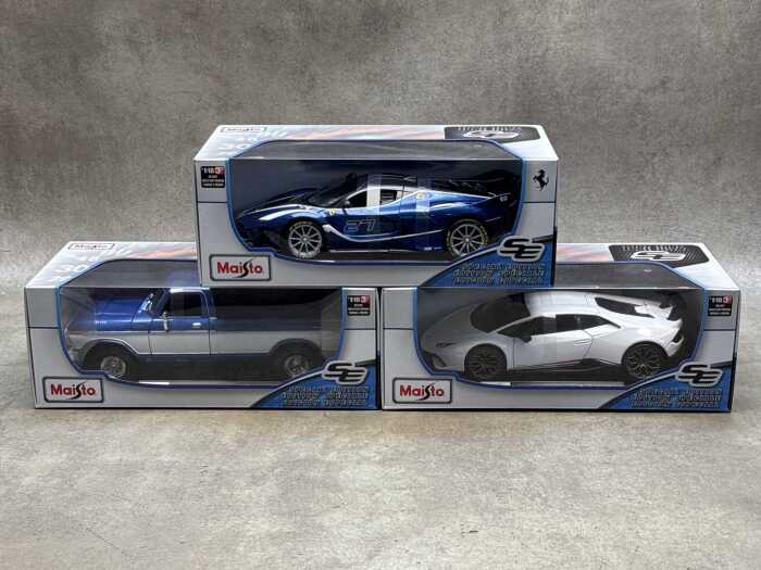 Three Maisto special edition 1:18 scale die-cast