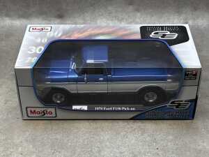 Three Maisto special edition 1:18 scale die-cast - 4