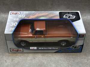Four Maisto special edition 1:18 scale die-cast - 3
