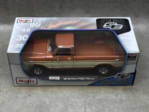 Four Maisto special edition 1:18 scale die-cast - 3