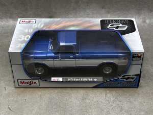 Four Maisto special edition 1:18 scale die-cast - 4