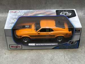 Four Maisto special edition 1:18 scale die-cast - 4