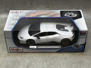 Four Maisto special edition 1:18 scale die-cast - 2