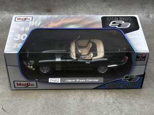 Four Maisto special edition 1:18 scale die-cast - 4