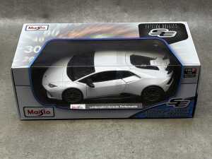 Four Maisto special edition 1:18 scale die-cast - 2