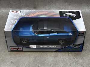 Four Maisto special edition 1:18 scale die-cast - 4