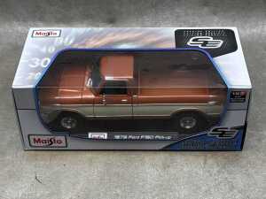 Four Maisto special edition 1:18 scale die-cast - 5