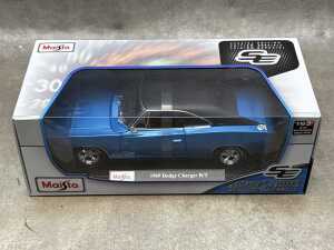 Four Maisto special edition 1:18 scale die-cast - 4