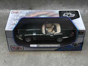 Four Maisto special edition 1:18 scale die-cast - 5