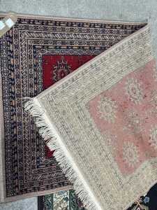 Two Persian-style machine-made rugs - 3