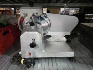 Apuro CD278-A-03 commercial electric meat slicer - 3