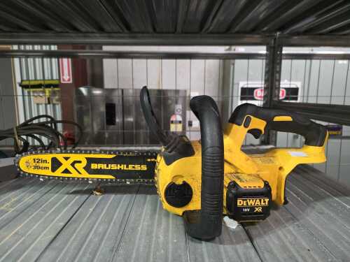 DeWAalt 18V XR Brushless cordless compact chainsaw