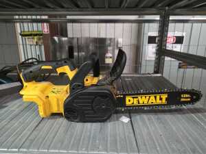 DeWAalt 18V XR Brushless cordless compact chainsaw - 3