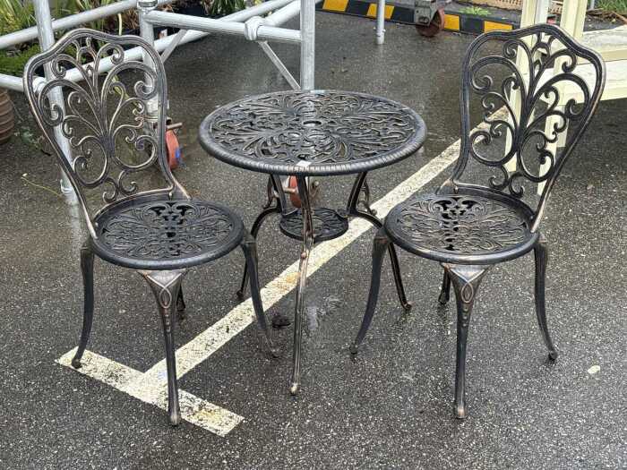 Three-piece cast aluminium garden bistro setting