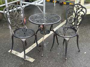 Three-piece cast aluminium garden bistro setting
