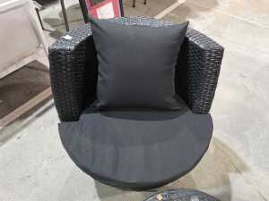 Three-piece outdoor setting - 2