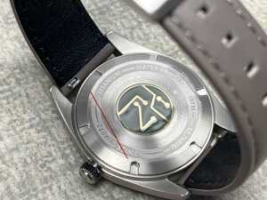 Hz wrist watch - 3
