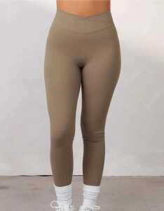 Three Lounge clothing pieces - 6