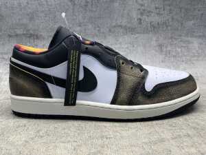 Air Jordan 1 Low SE size US 13 Men's - 2