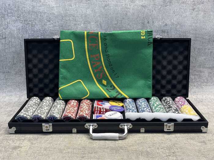Poker set in case