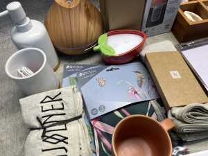 Group of homewares - 2