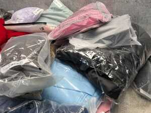 Group of assorted clothing & accessories - 3