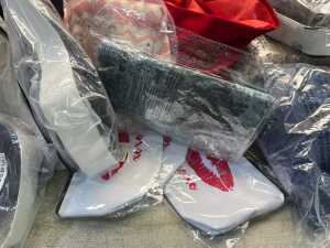 Group of assorted clothing & accessories - 4