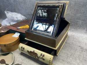Group of mostly Oriental homewares - 2