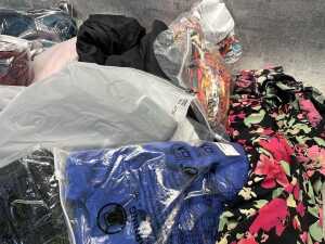 Group of assorted clothing & accessories - 2