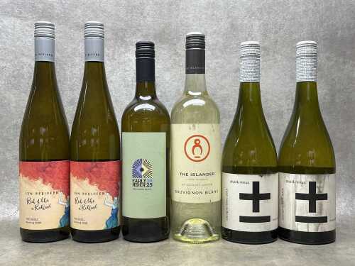 Mixed white wine, six bottles